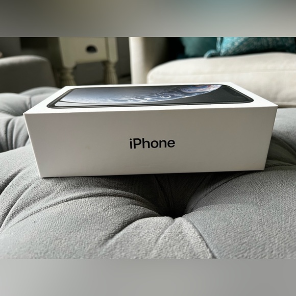 iPhone box - Picture 4 of 5